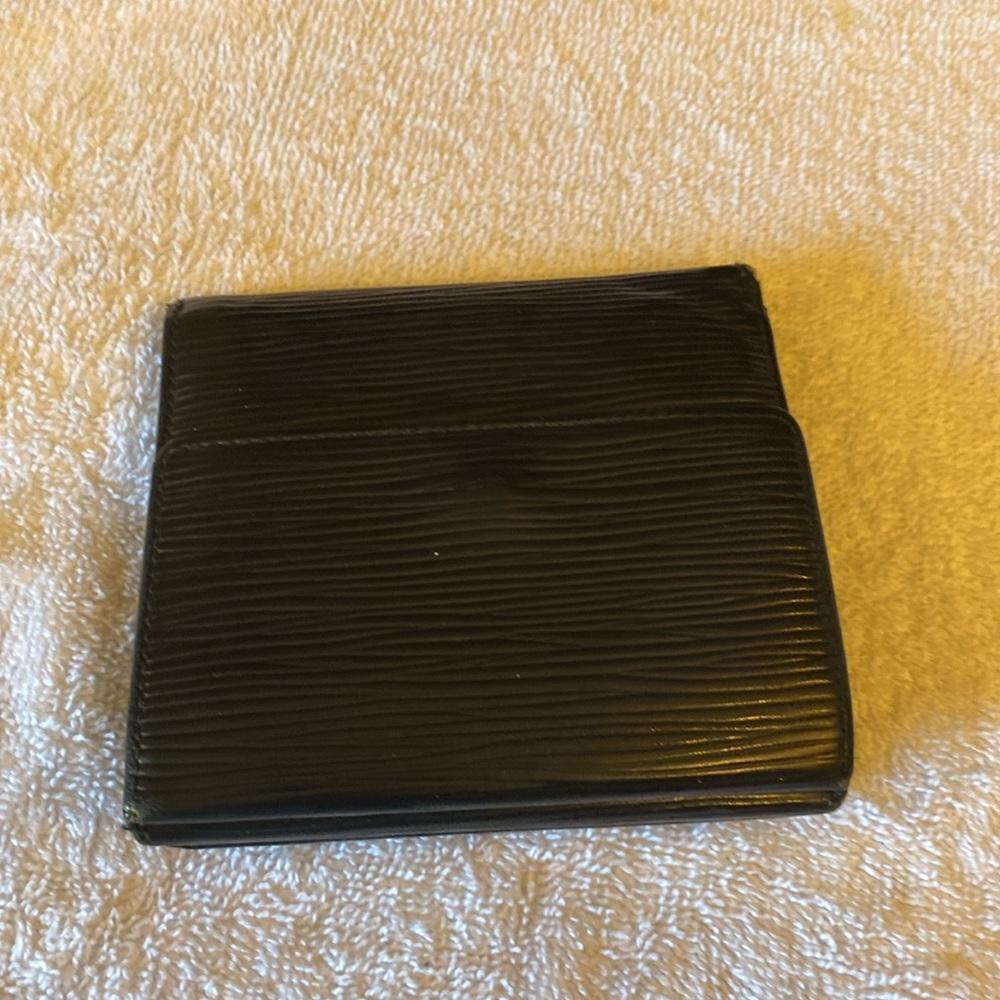 EUC Authentic Louis Vuitton Black Epi Bifold wallet RRP$580